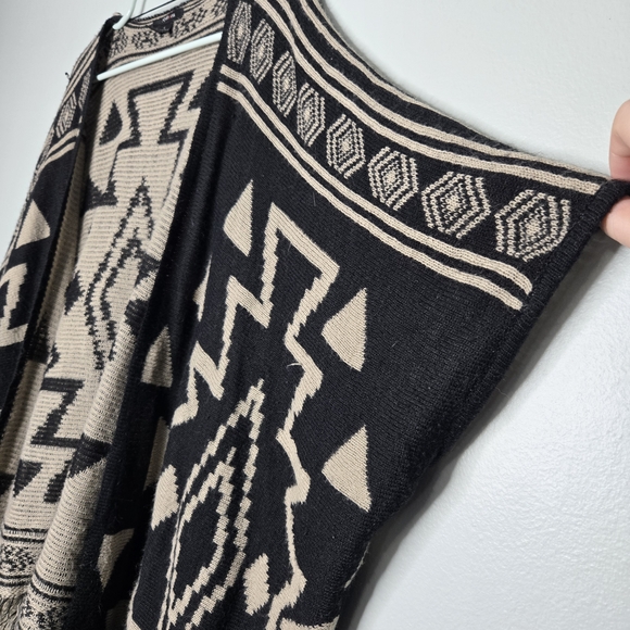 Style & Co Asymmetrical Aztec Printed Woven Open Front Shawl Poncho L - Picture 4 of 6